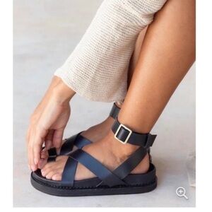 NWT!  LIBERTE GENUINE LEATHER BLACK SANDALS.
